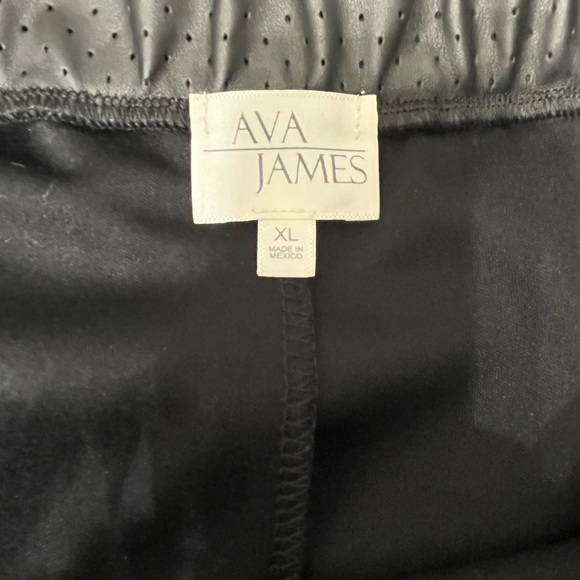 ✳️Perforated Vegan leather skirt - Picture 6 of 9